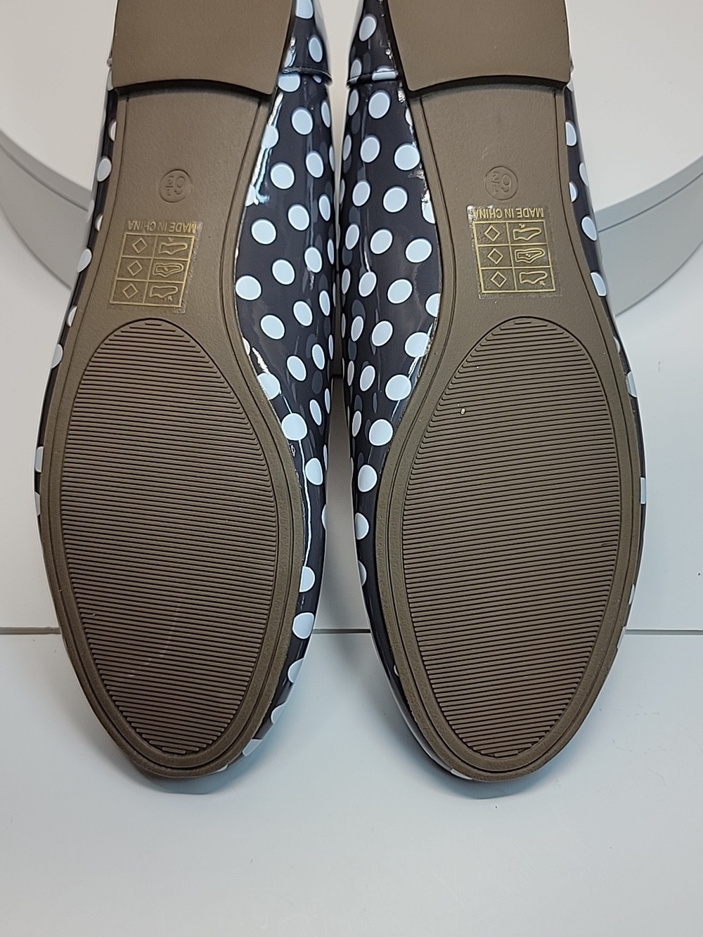 Journee Collection Gray Polka Dot Ballet Flats NEW - Picture 10 of 11
